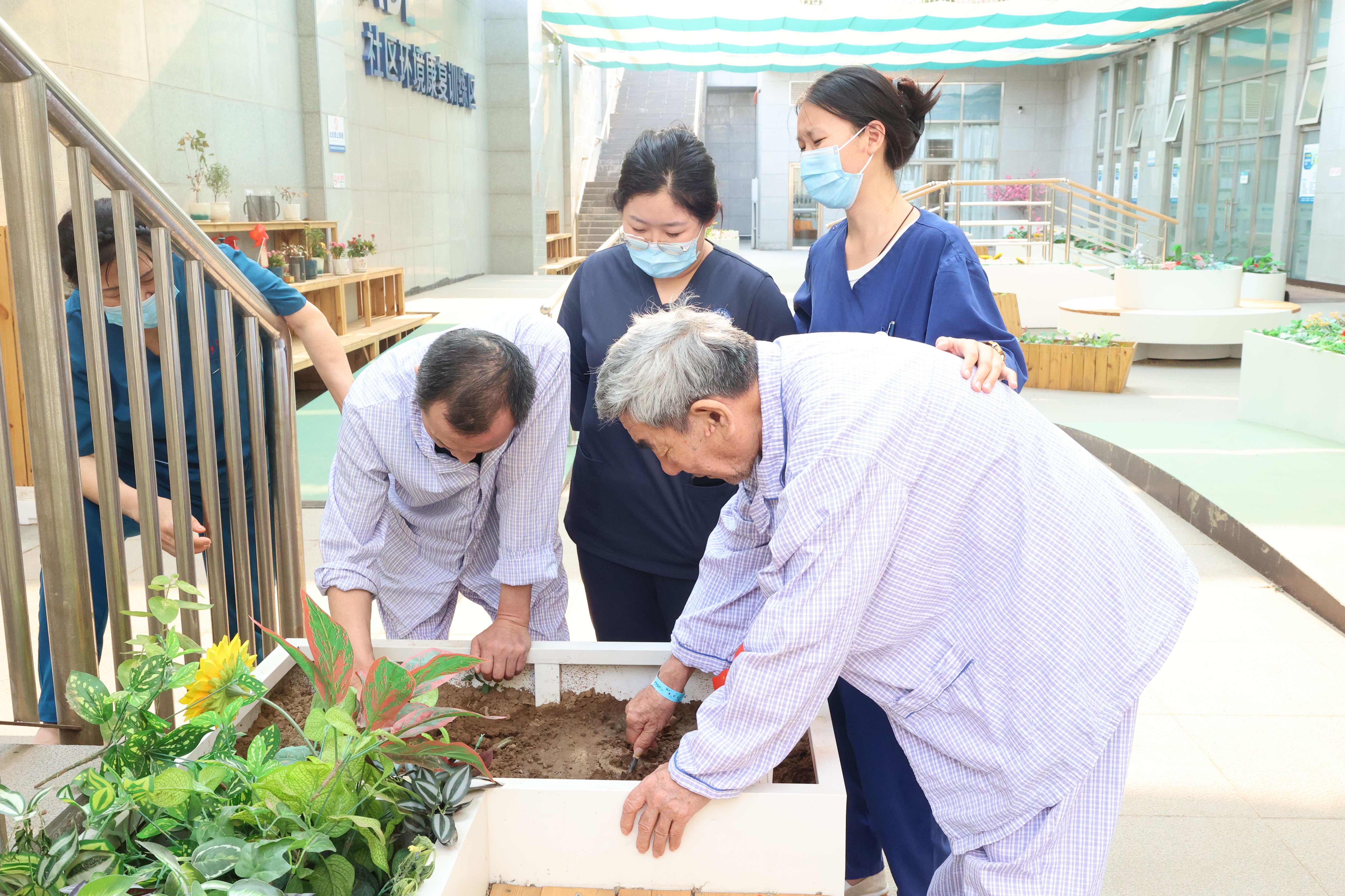 扎根社区献仁心，公益服务暖京城 | 北京华生康复医院倾力打造有温度的康复医疗