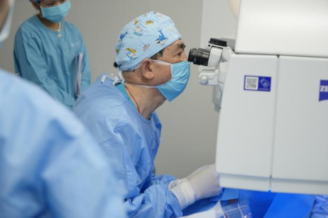 华厦眼科刘伟民:从拓荒到深耕,一位医者的四十年坚守与热爱
