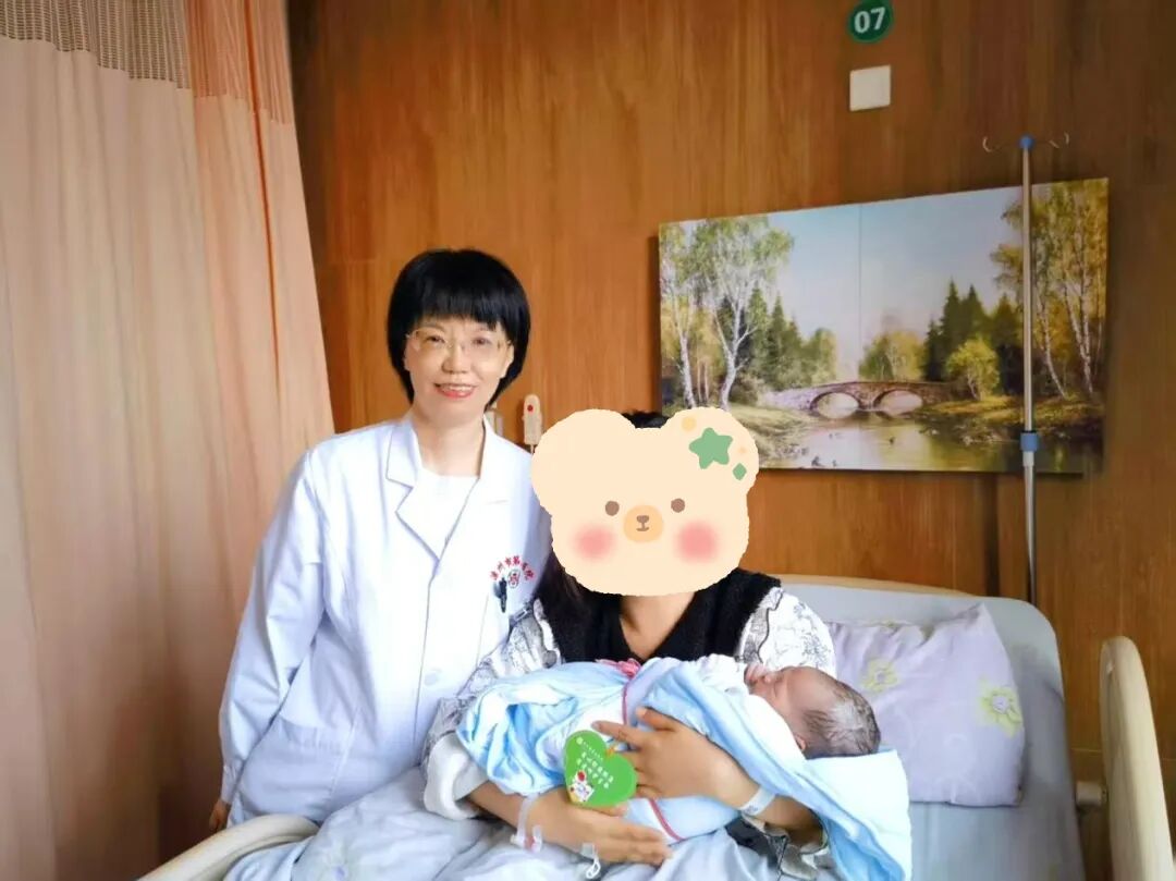 臀位外倒转助力产妇成功顺产