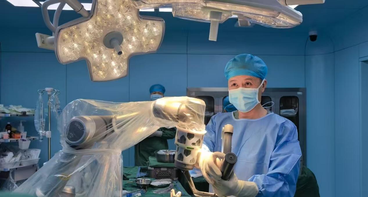 郑州市中心医院机器人精准微创换膝!