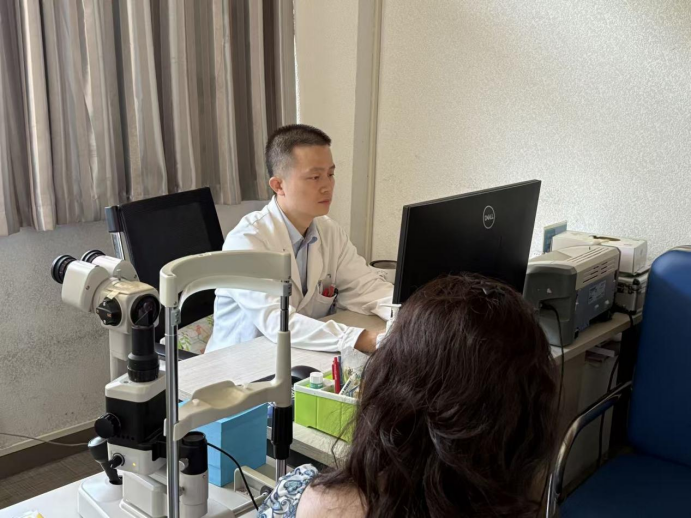 眼睛表面长了一块肉该怎么办？武汉普瑞眼科李强科普翼状胬肉治疗