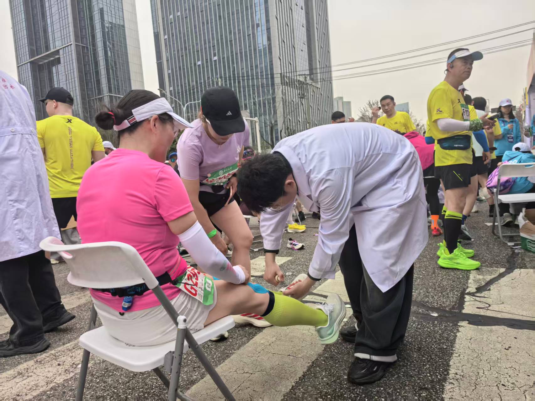 筑牢「生命防线」 !武汉大学人民医院多学科专家团队「硬核」护航 2026 武汉马拉松