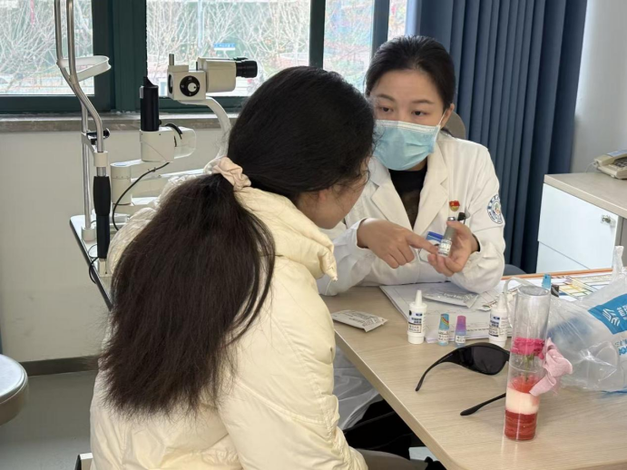 做飞秒激光近视手术后出现视力问题该怎么办？近视专家关念来科普