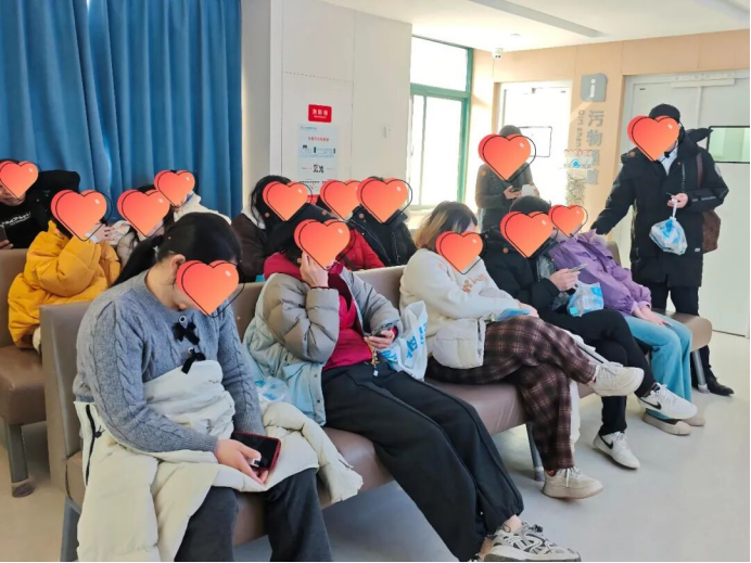 做飞秒激光近视手术后出现视力问题该怎么办？近视专家关念来科普