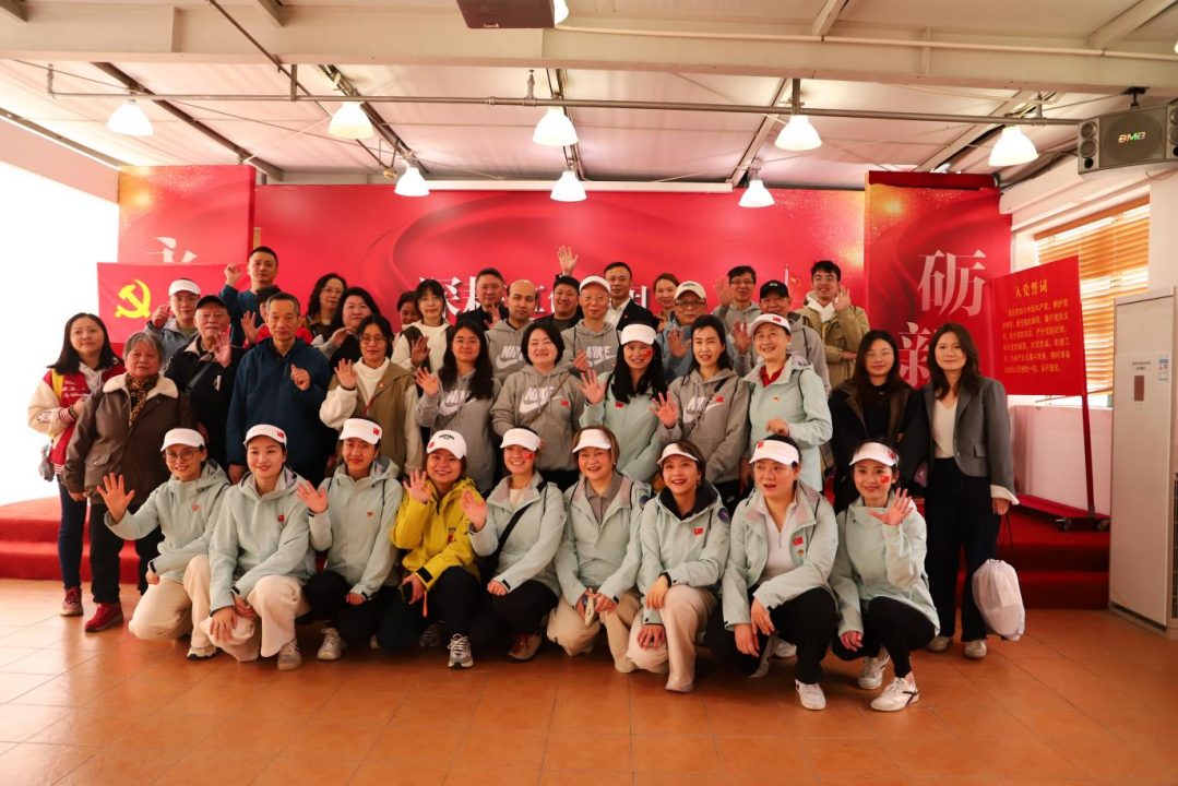 上海和平眼科携曲阳街道 x 商务中心 x 曲阳百联开启 2026 红色地标打卡健步走活动