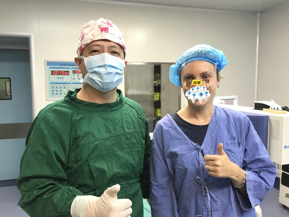 跨越语言与文化的「光明使者」:华厦眼科张弛博士以专业与共情赢得国际患者信赖