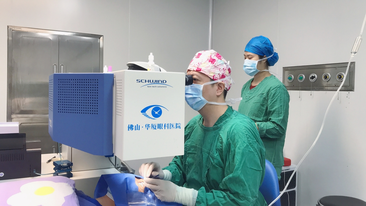 跨越语言与文化的「光明使者」:华厦眼科张弛博士以专业与共情赢得国际患者信赖