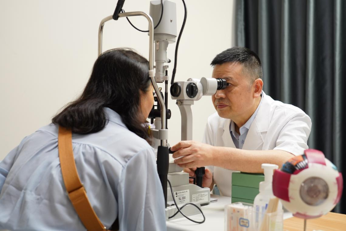 爱尔眼科兰长骏：用仁心为眼疾患者「除盲」