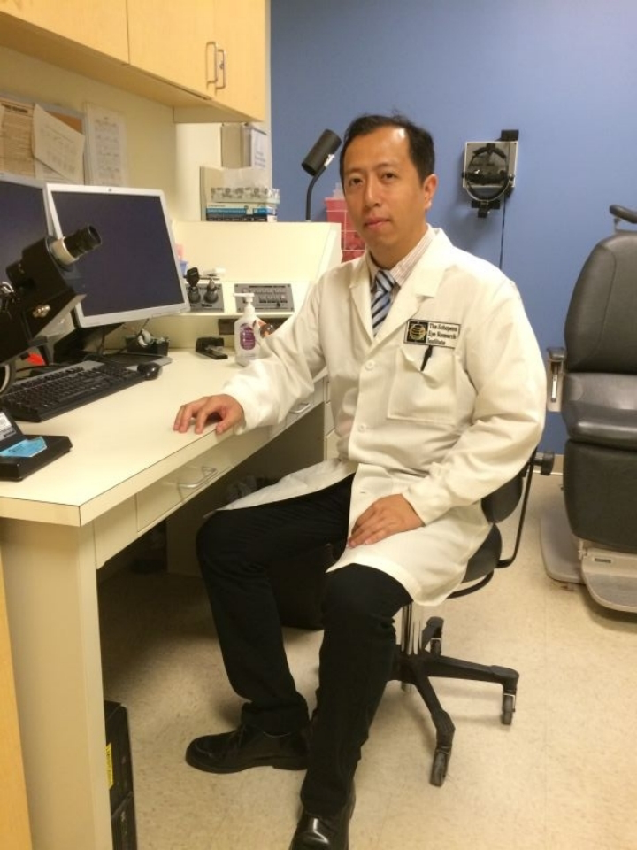 跨越语言与文化的「光明使者」:华厦眼科张弛博士以专业与共情赢得国际患者信赖