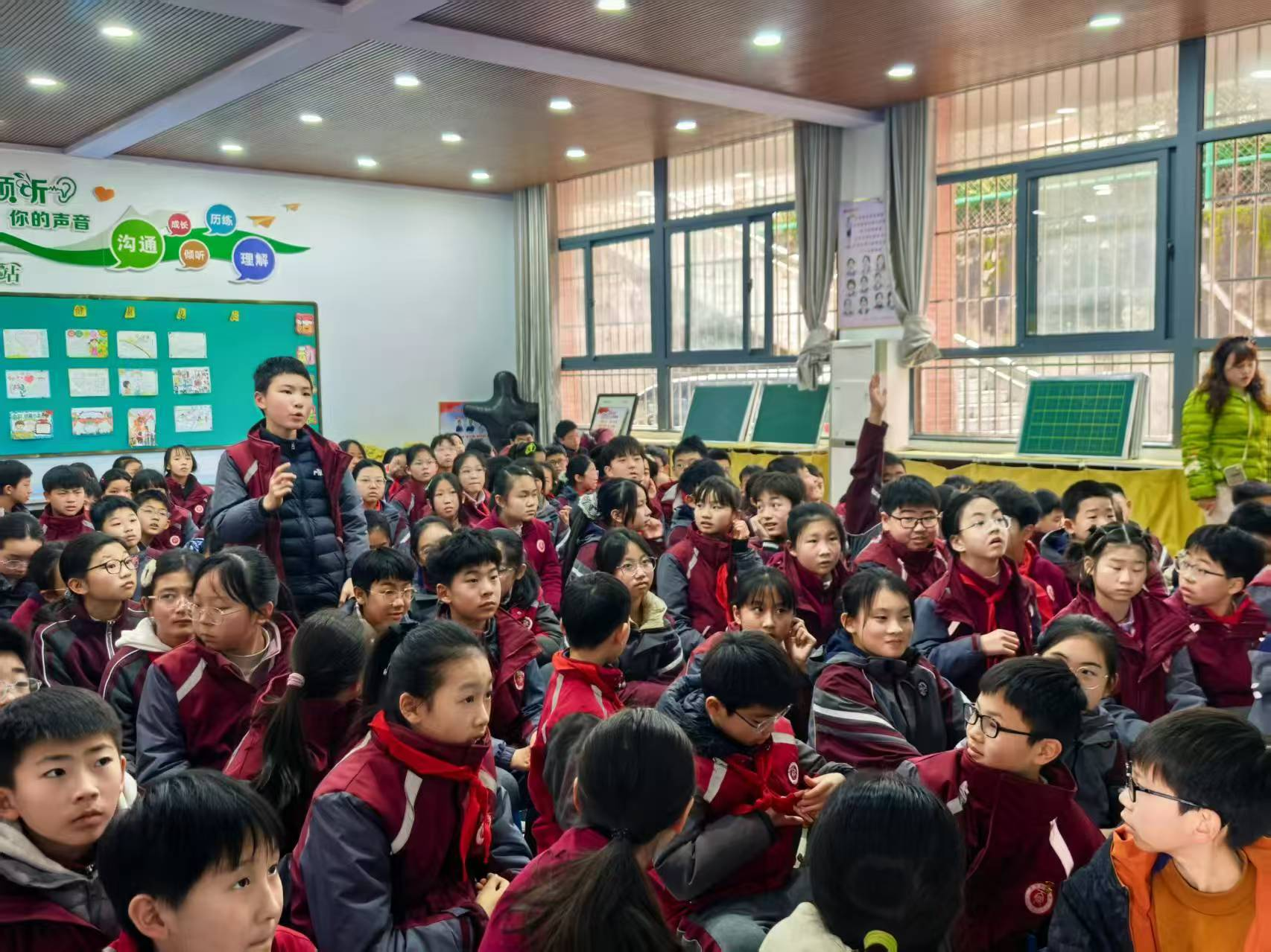 近防 365 瞳爱伴我行——宜昌华厦走进西陵区天问小学,开展「近防 365·瞳爱校园行」—近视防控科普讲座宣传活动