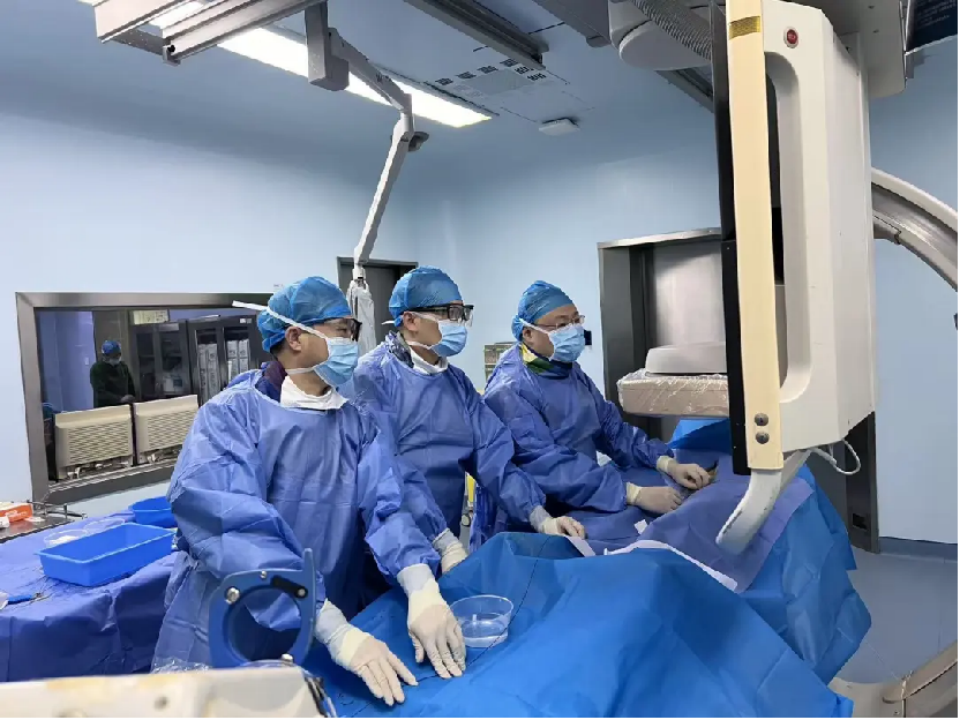 跨越千里的生命「疏通」 ——北京专家为广州患者在郑实施复杂深静脉血栓手术