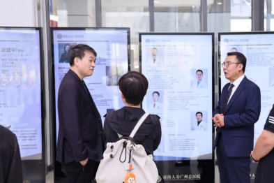 《中国新闻周刊》社长吕振亚一行莅临我院考察交流，共探医疗慈善与品牌发展新路径