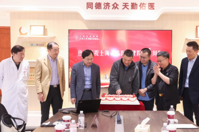 刘永好一行莅临上海天佑医院参观考察