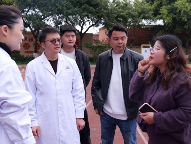 让公益成为习惯 重庆松山医院走进特教学校，守护「星星的孩子」