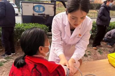 因信任而来，为健康而行 | 全科医学科开展暖心义诊进社区活动