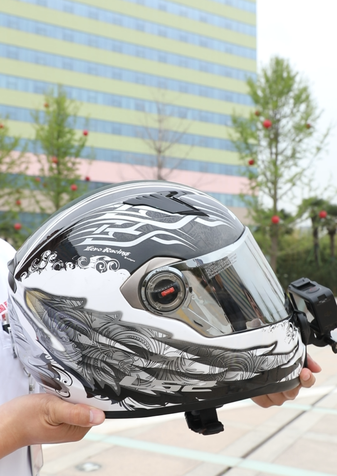 张雪机车夺冠刷屏，医生却急了：走着进急诊的人，可能下一秒就要开颅