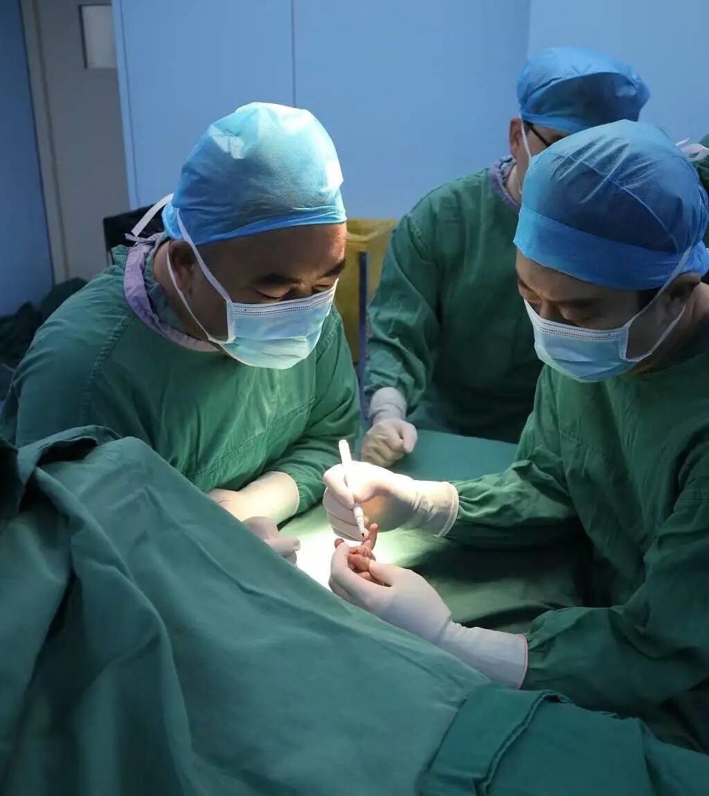 河北 1 岁宝宝手足畸形获精准矫正 健康小手小脚顺利「出道」