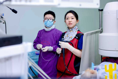 81 岁老人「滴水不进」，医生在他肚子里搭了座「高架桥」