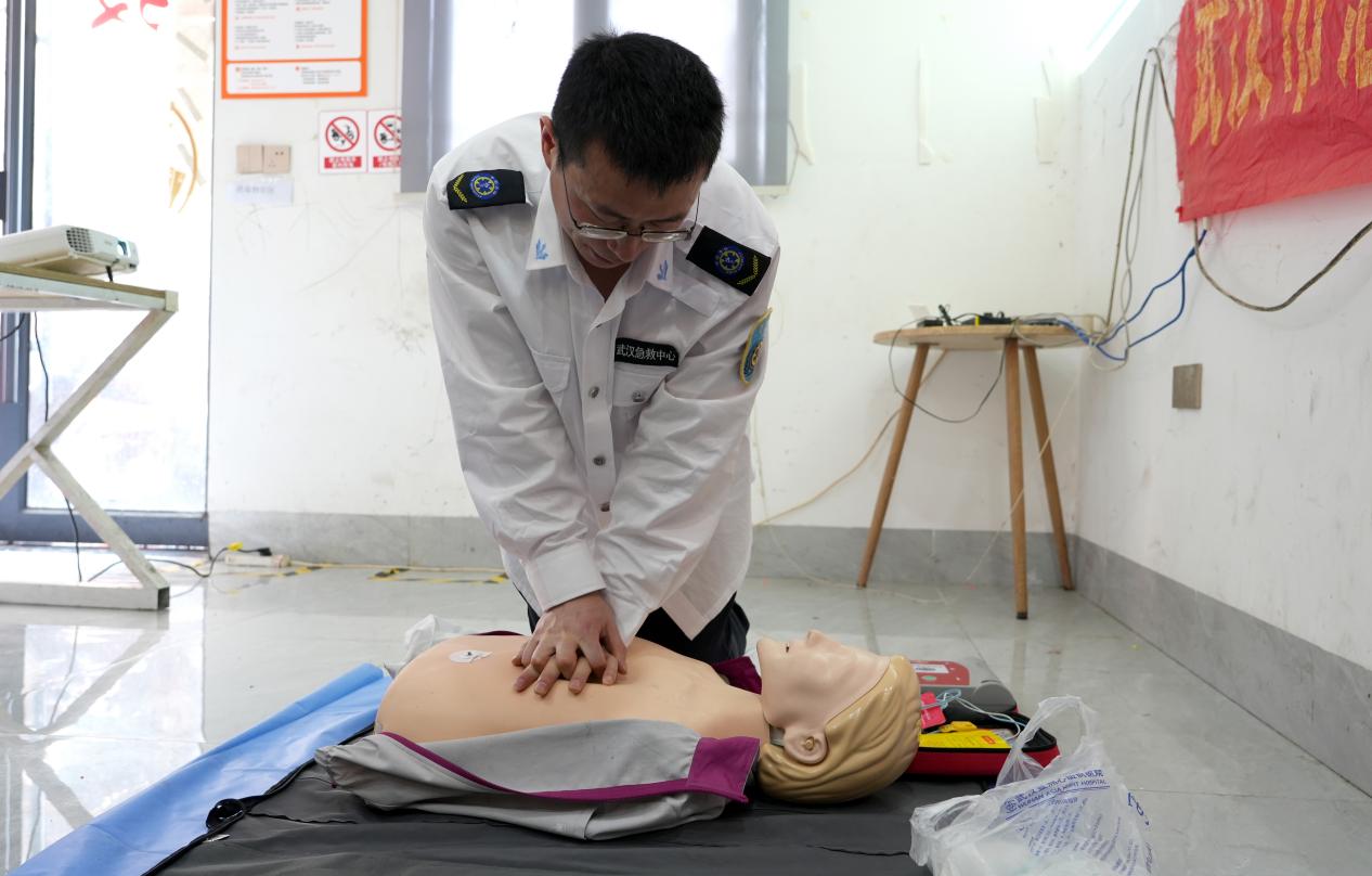 「城市骑士」学急救 武汉亚洲心脏病医院为外卖小哥开展心肺复苏培训