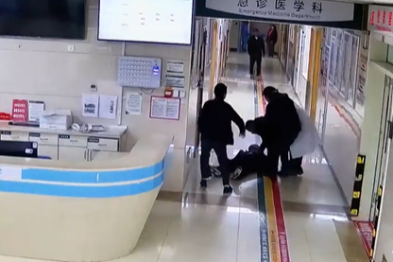 生死 4 分钟！急诊走廊变「战场」，荆门市中心医院多学科协作上演「心」奇迹