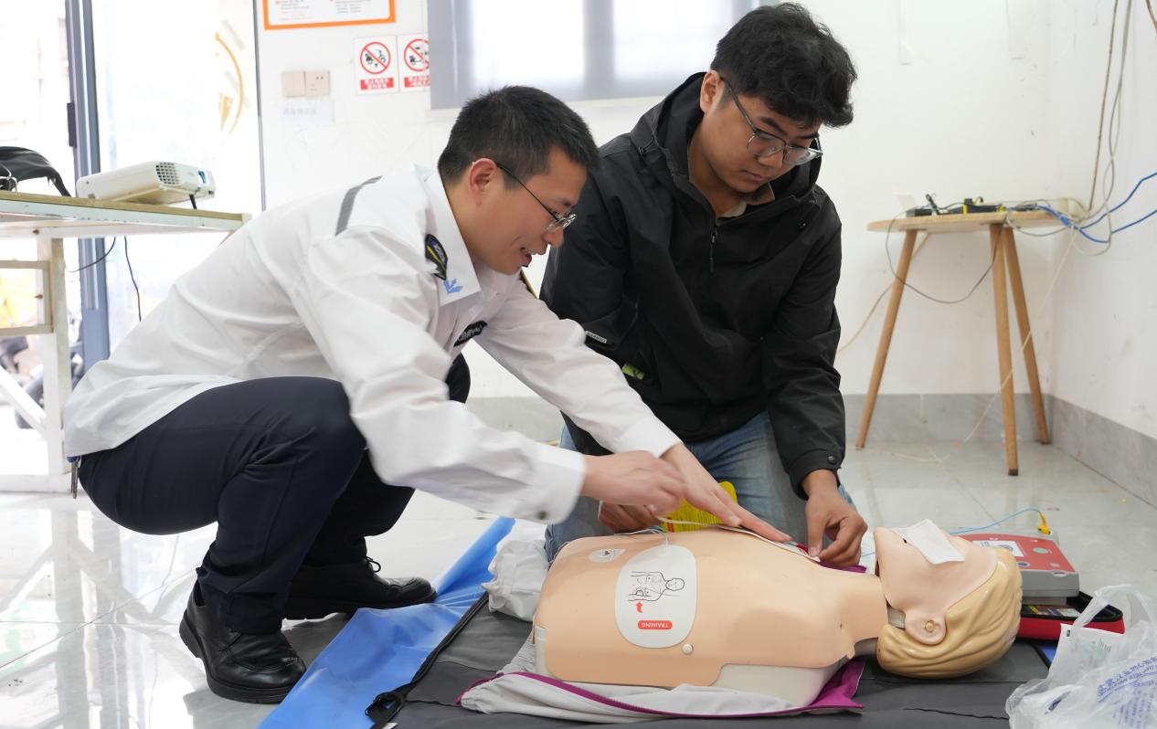 「城市骑士」学急救 武汉亚洲心脏病医院为外卖小哥开展心肺复苏培训