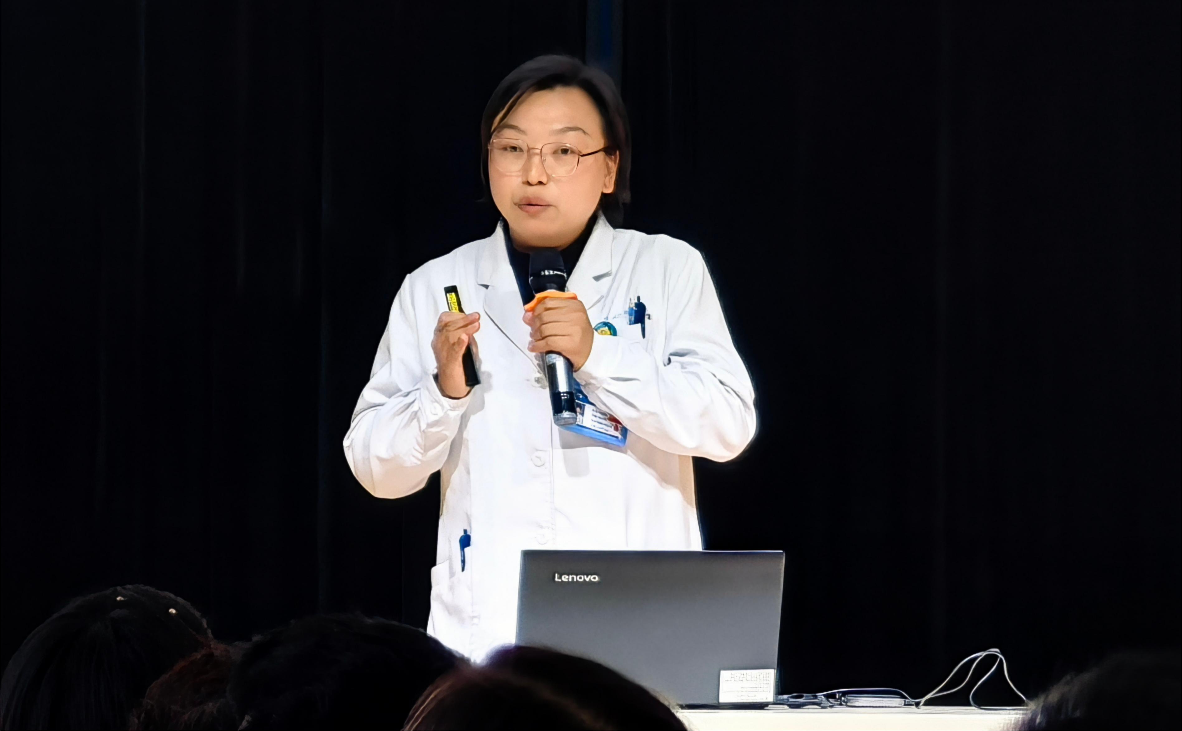 近视防控关口前移 武汉华厦眼科专家走进曙光幼儿园