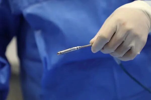 71 岁老人心脏停搏 5.16 秒，血管还「长错了」，医生如何破局？