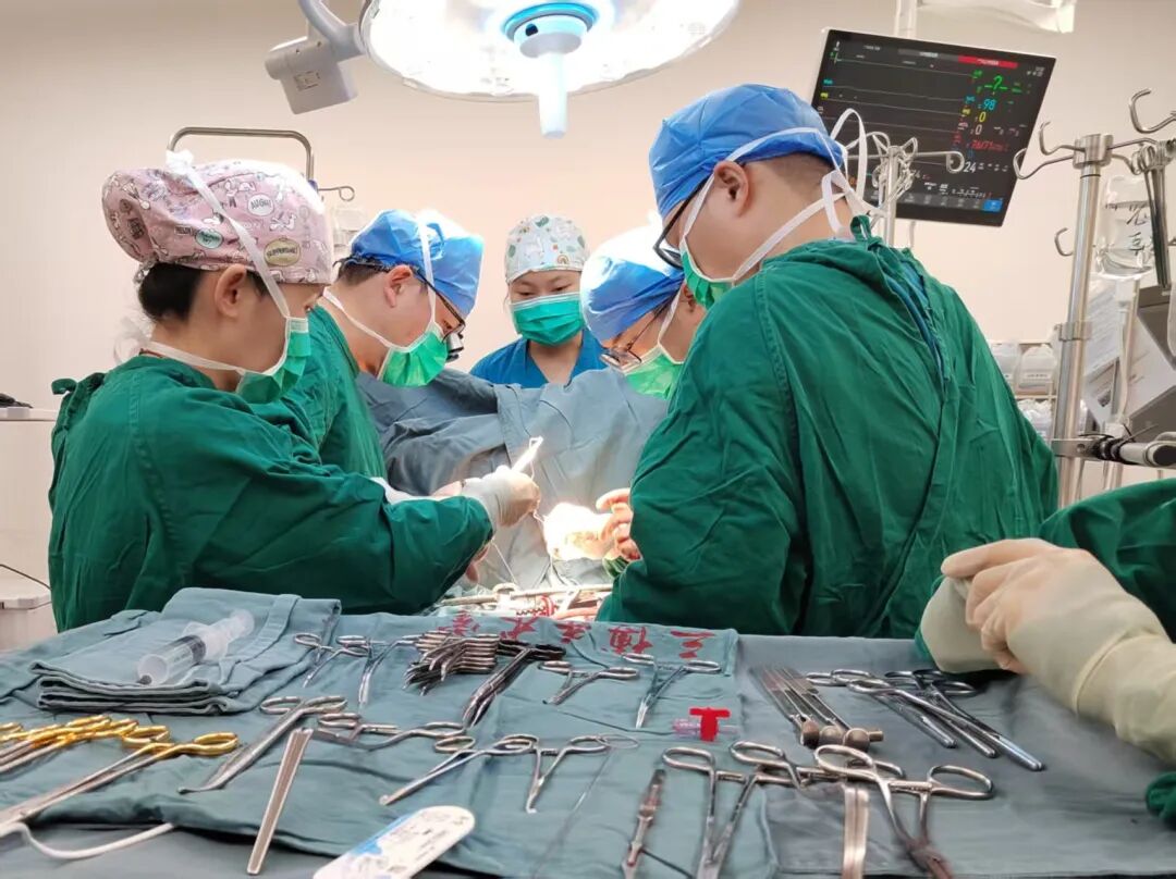 突破!昆明三博成功完成集团首例重症心脏冠脉多支搭桥术
