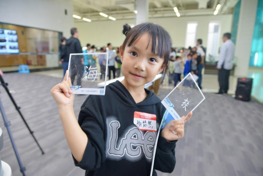 青少年探秘超声世界 感受中国原创医疗科技魅力