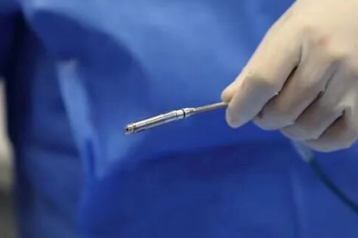 71 岁老人心脏停搏 5.16 秒，血管还「长错了」，医生如何破局？