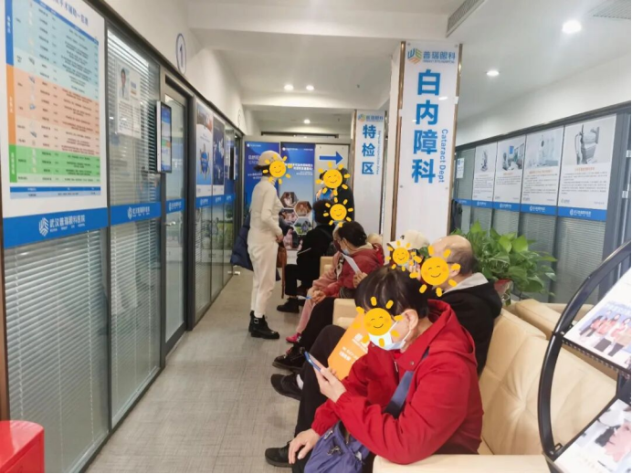 关灯玩手机有什么危害吗？武汉普瑞眼科程旭康提醒注意引发青光眼