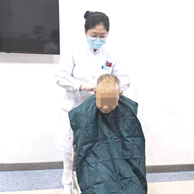 改善医疗服务【27】二月二龙抬头 温情剪发暖心头——肿瘤血液科贴心服务践初心