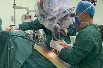 49 岁男子脑部 「禁区」 长瘤，神经外科 Poppen 入路精准亮剑