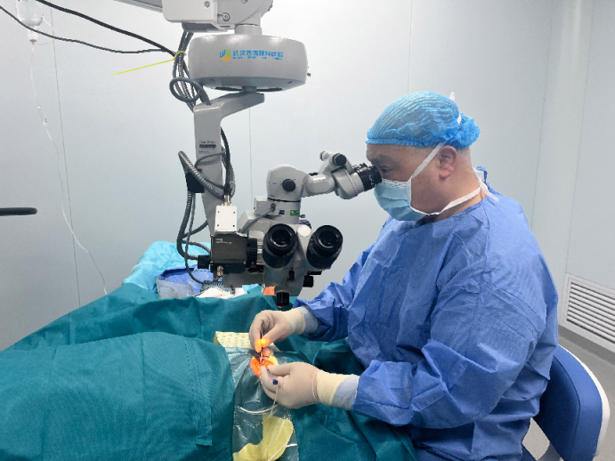 双眼近视超 2500 度 新疆女子赴武汉普瑞眼科完成后巩膜加固术