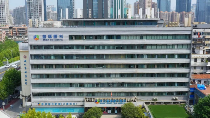 双眼近视超 2500 度 新疆女子赴武汉普瑞眼科完成后巩膜加固术