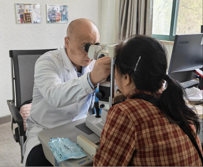 双眼近视超 2500 度 新疆女子赴武汉普瑞眼科完成后巩膜加固术