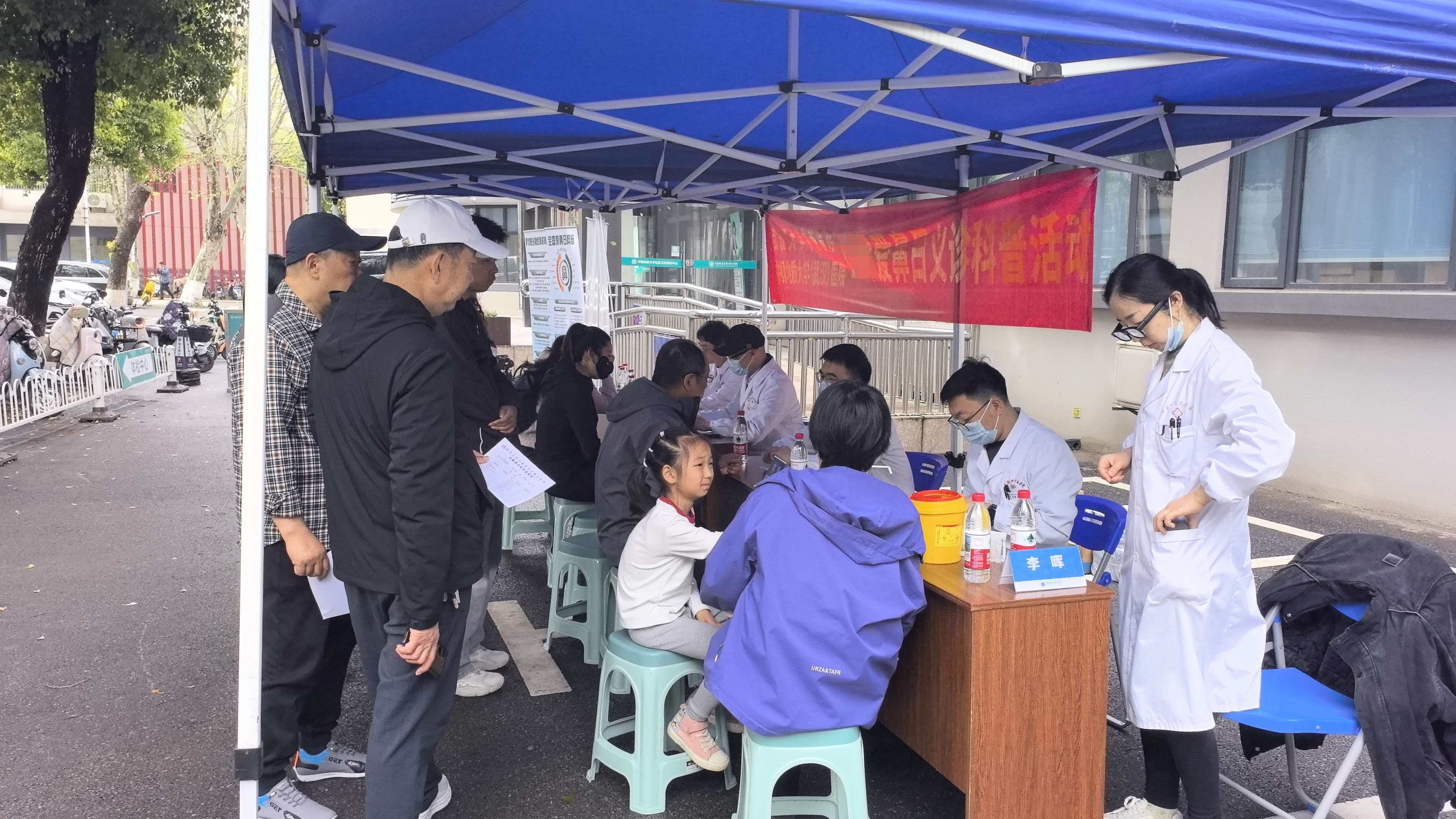 武汉大学中南医院走进高校，开展全国爱鼻日科普义诊活动