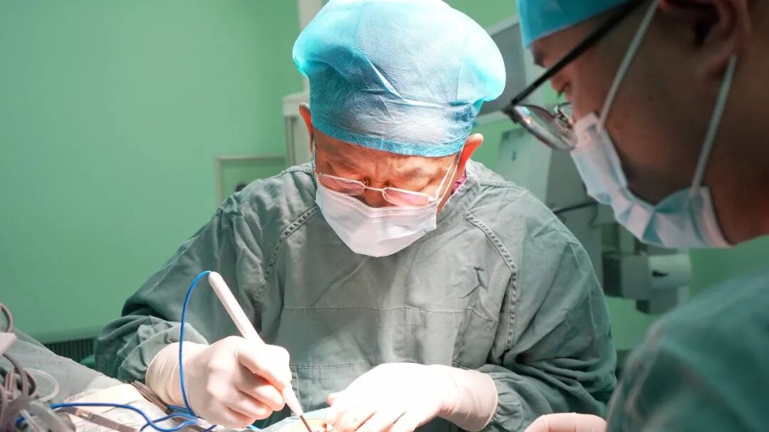 国文医院神经外科精准切除直径 5 cm 的颅内巨大脑膜瘤