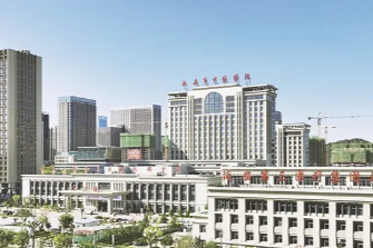 多学科协作 + 个体化方案 + 定期随访：一种以患者为中心的医疗温度