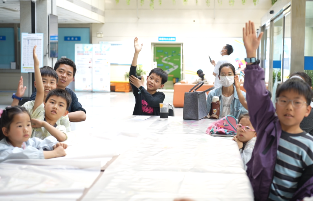 「给眼睛放个假 把春天带回家」——郑州视光眼科医院永生花扇面 DIY 亲子活动