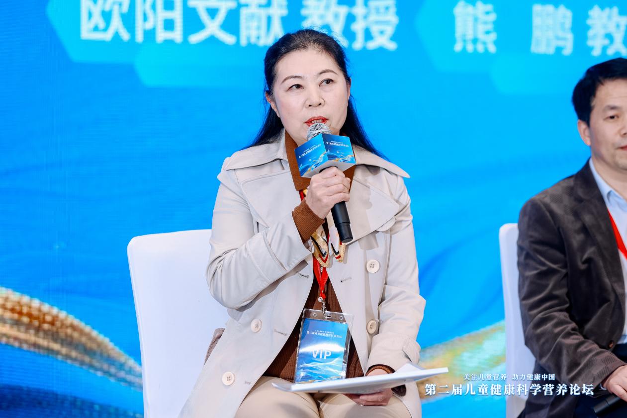草莓医院刘虹医生站上国家级论坛,分享「多学科营养管理」经验