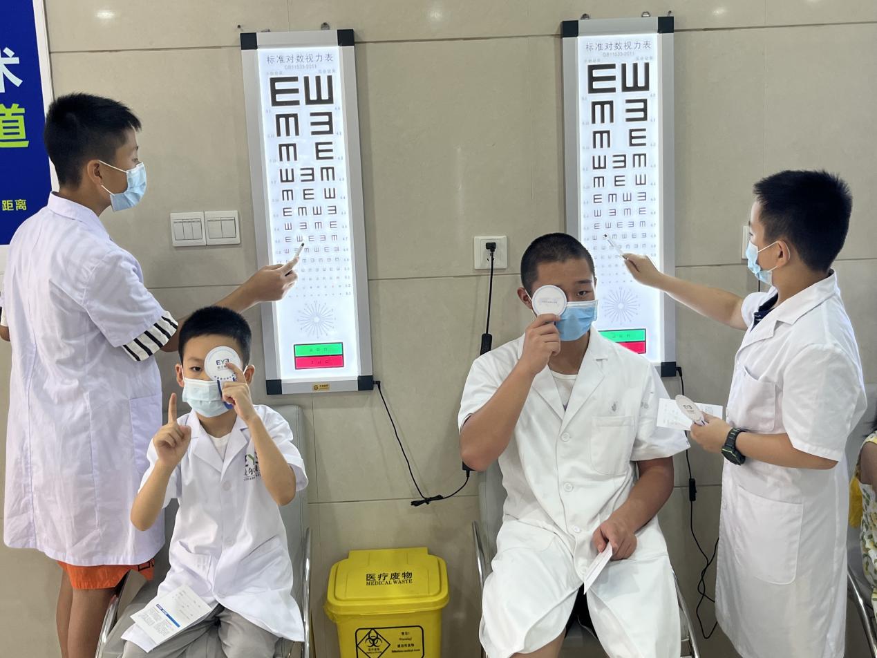 三月近视防控宣传教育月 | 爱尔眼科多维护眼科普进校园,全覆盖守护青少年「睛」彩未来