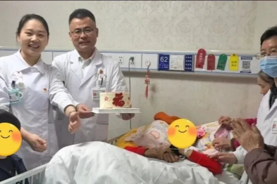 【一医·医者红】把红色温度带进病房，「忆路」同行温暖老兵