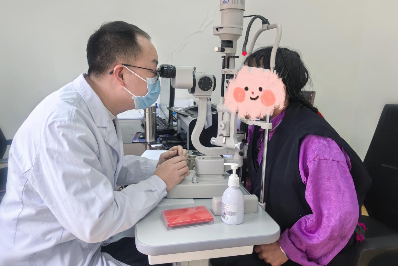 四月飞雪赴高原，三年带教续亲情：爱尔眼科医疗队再赴理塘