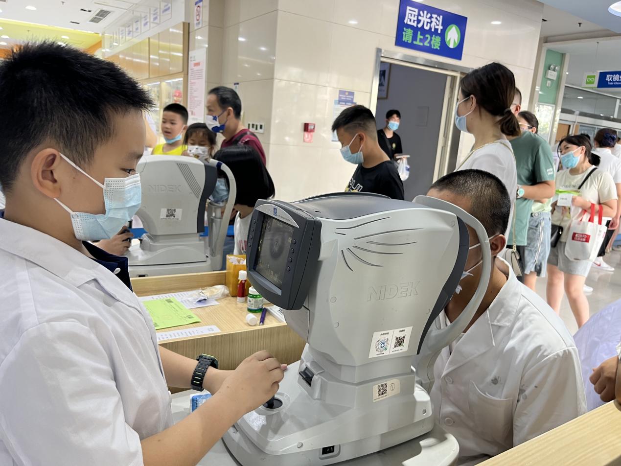 三月近视防控宣传教育月 | 爱尔眼科多维护眼科普进校园,全覆盖守护青少年「睛」彩未来