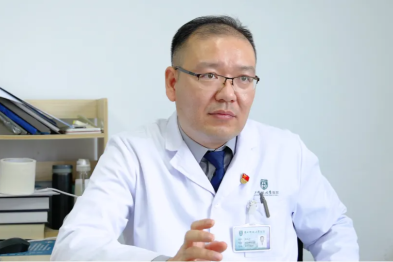 16 岁少女的包里，竟藏着肚皮「漏洞」的秘密
