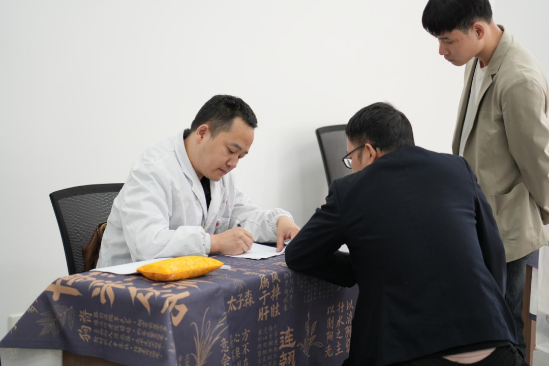 「百场义诊献礼 100 年二附」第 53 站暨省欧美同学会「海归杏林行」大型公益义诊活动走进庐山