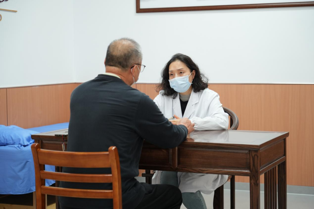 「百场义诊献礼 100 年二附」第 53 站暨省欧美同学会「海归杏林行」大型公益义诊活动走进庐山