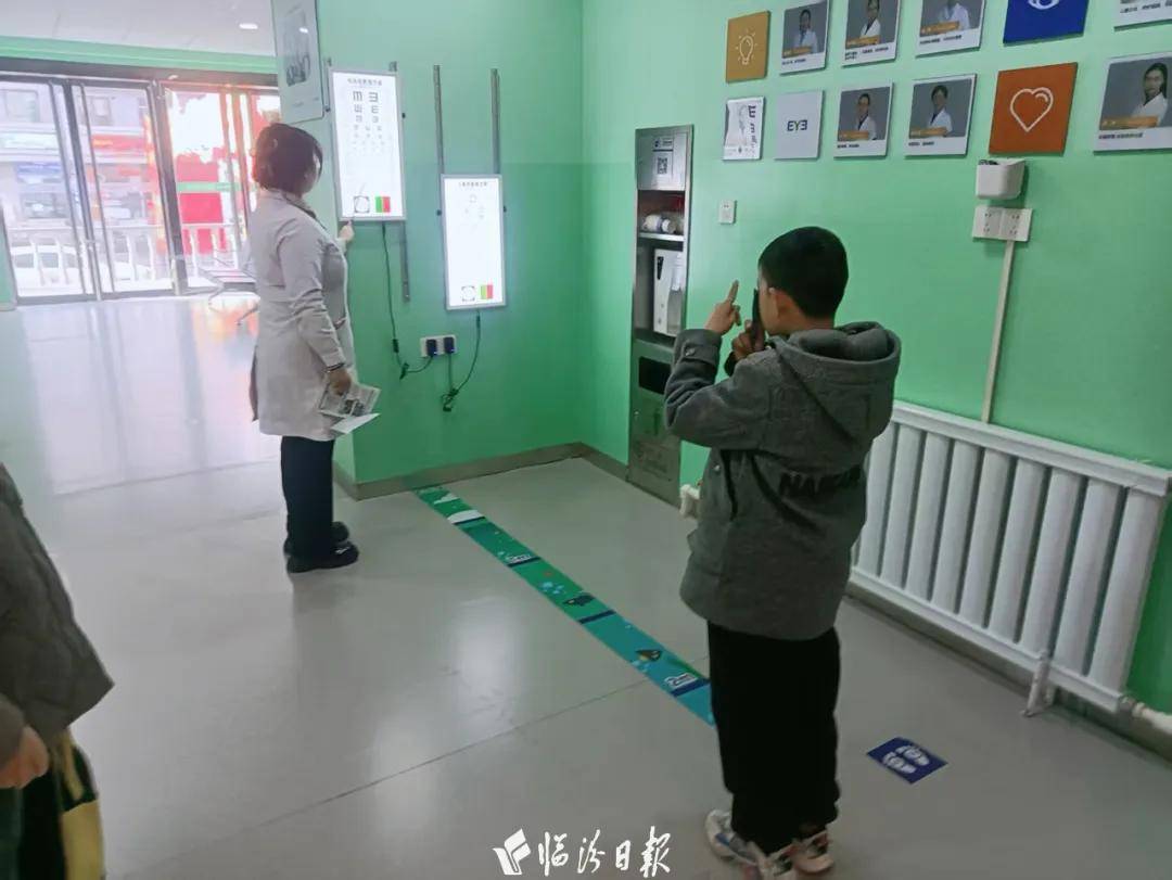 点亮斜视男孩眼中的「光」——临汾爱尔眼科医院公益救助项目为困难家庭带来希望