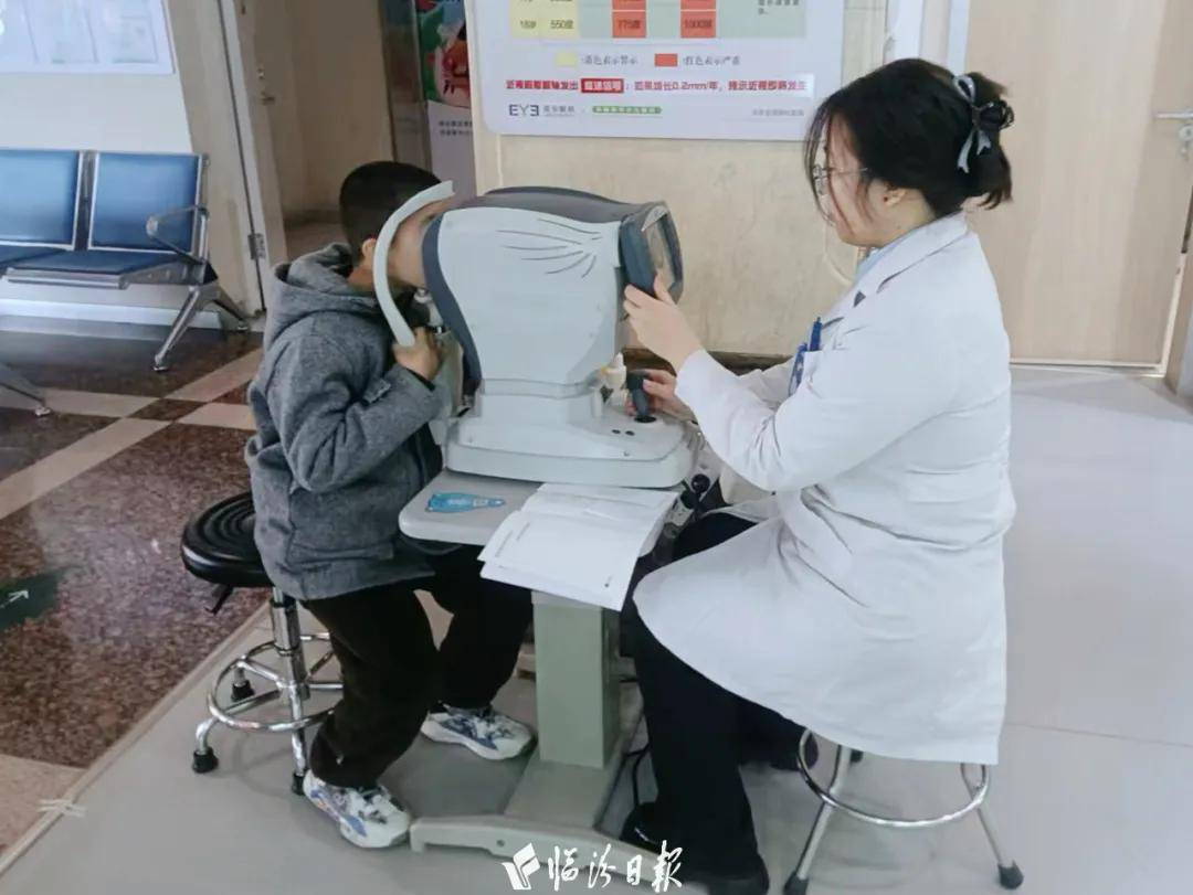 点亮斜视男孩眼中的「光」——临汾爱尔眼科医院公益救助项目为困难家庭带来希望